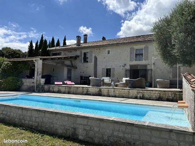Maison 10 pièces 359 m²