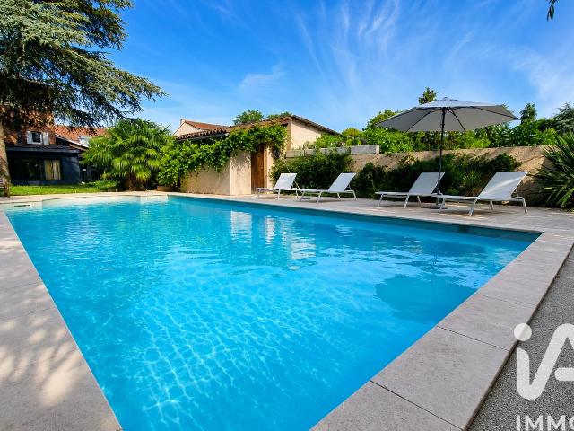 Maison 10 pièces 363 m²