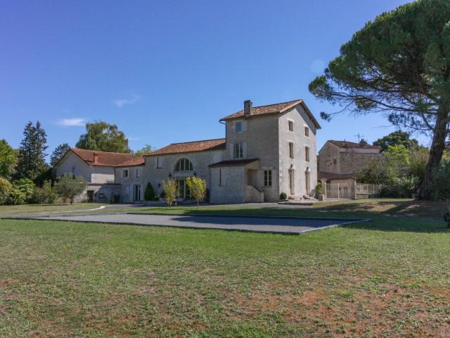 Maison 10 pièces 363 m²