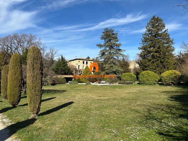 Maison 10 pièces 360 m²