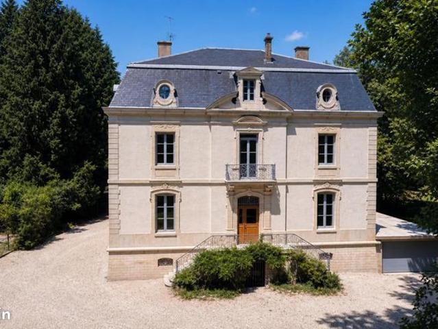 Maison 10 pièces 360 m²