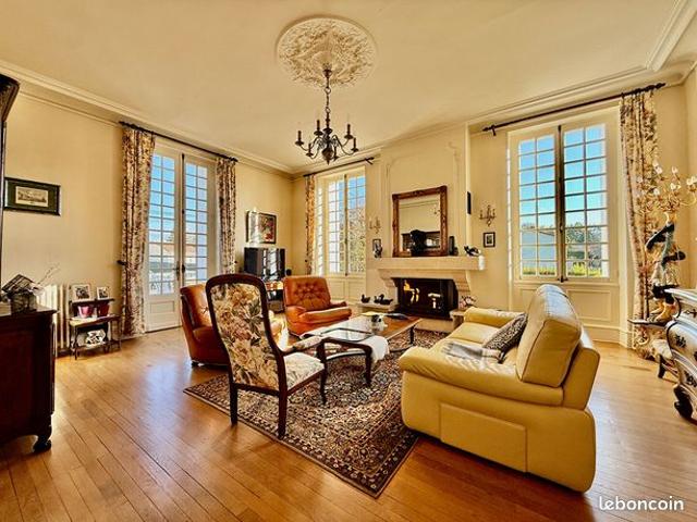 Maison 10 pièces 360 m²