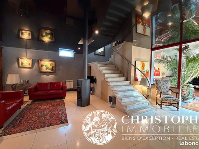 Maison 10 pièces 360 m²