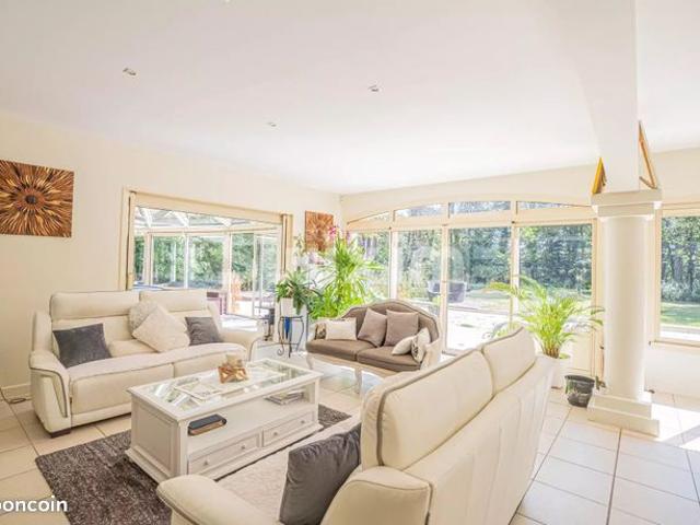 Maison 10 pièces 360 m²