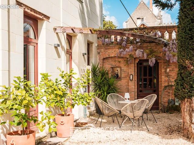 Maison 10 pièces 360 m²