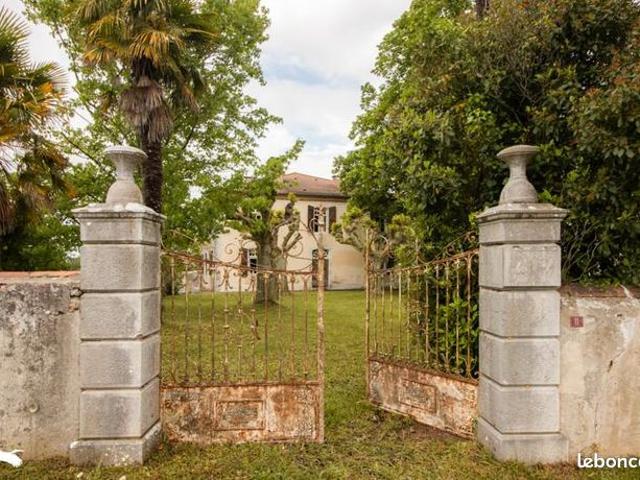 Maison 10 pièces 360 m²