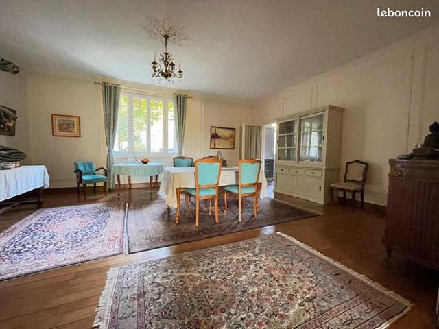 Maison 10 pièces 360 m²