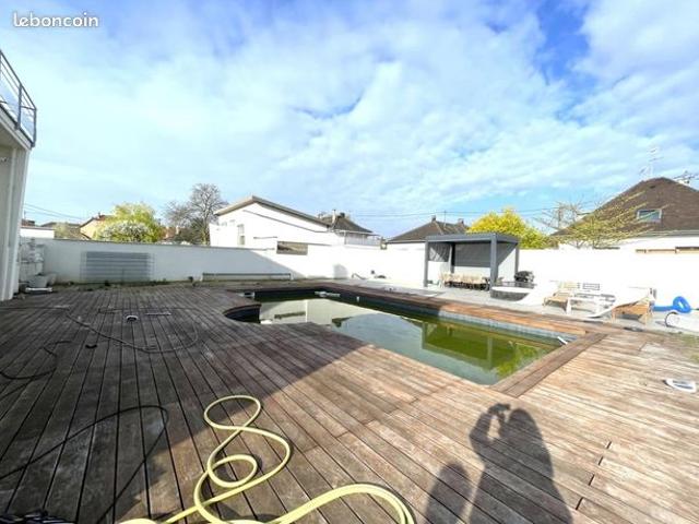 Maison 10 pièces 361 m²