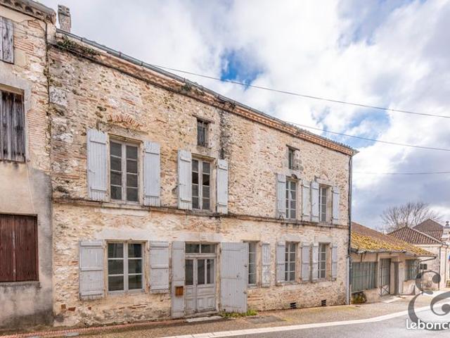 Maison 10 pièces 365 m²