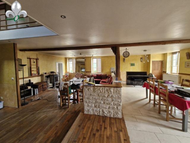 Maison 10 pièces 365 m²