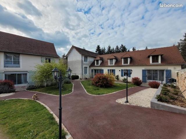 Maison 10 pièces 366 m²