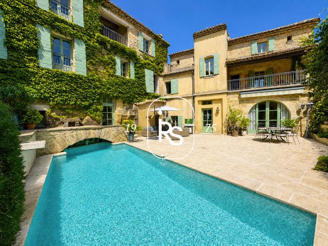 Maison 10 pièces 366 m²