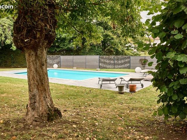 Maison 10 pièces 368 m²