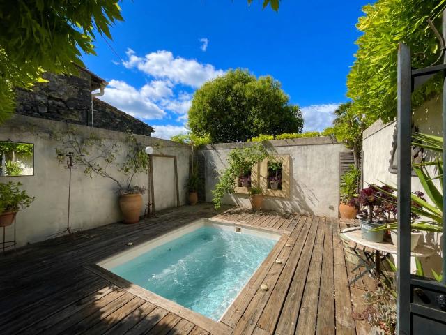 Maison 10 pièces 368 m²