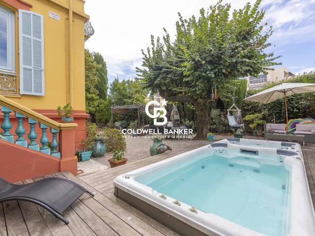Maison 10 pièces 368 m²