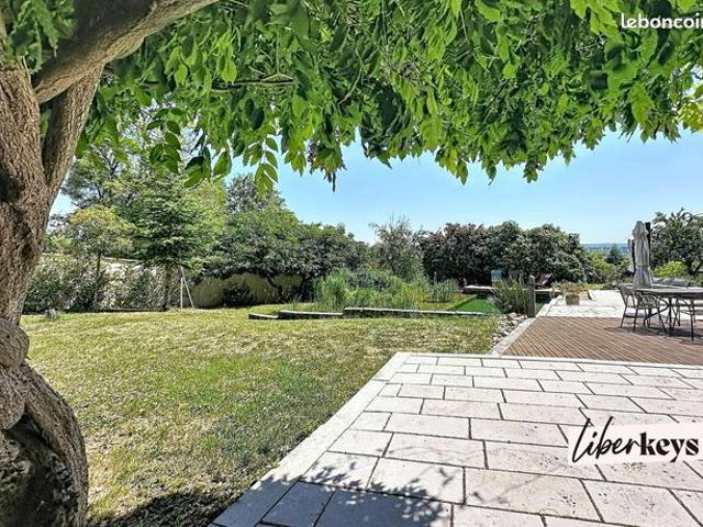 Maison 10 pièces 369 m²
