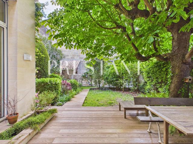 Maison 10 pièces 373 m²