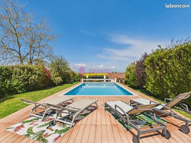 Maison 10 pièces 373 m²