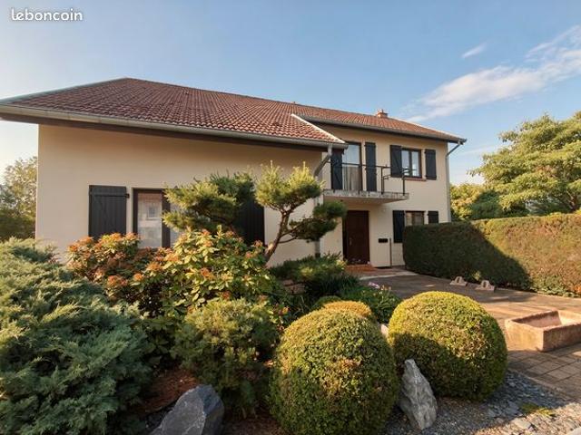 Maison 10 pièces 373 m²