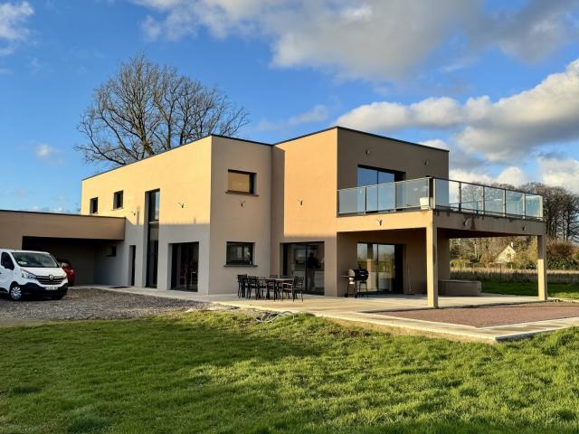 Maison 10 pièces 370 m²