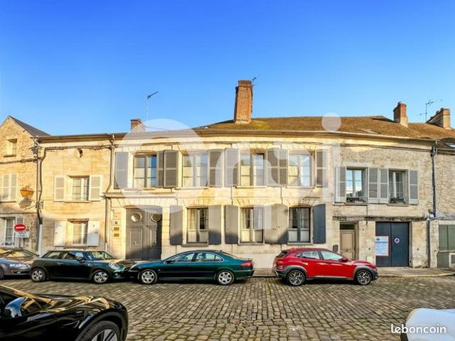 Maison 10 pièces 370 m²