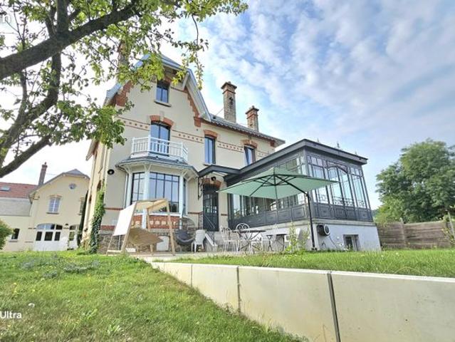 Maison 10 pièces 370 m²
