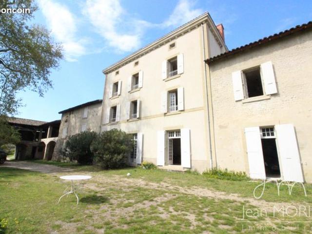 Maison 10 pièces 371 m²