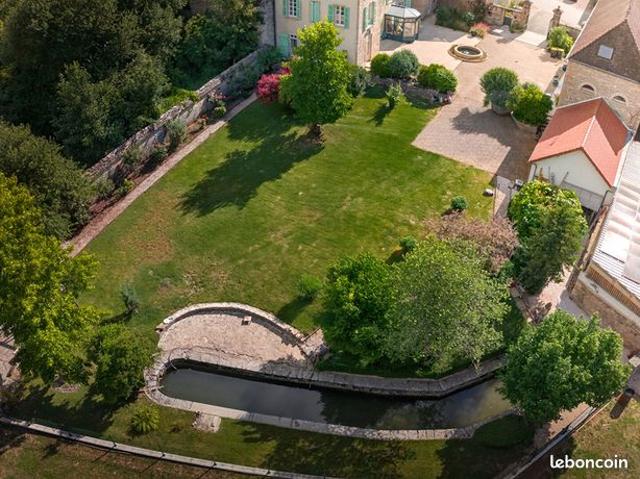 Maison 10 pièces 371 m²
