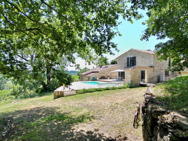 Maison 10 pièces 371 m²