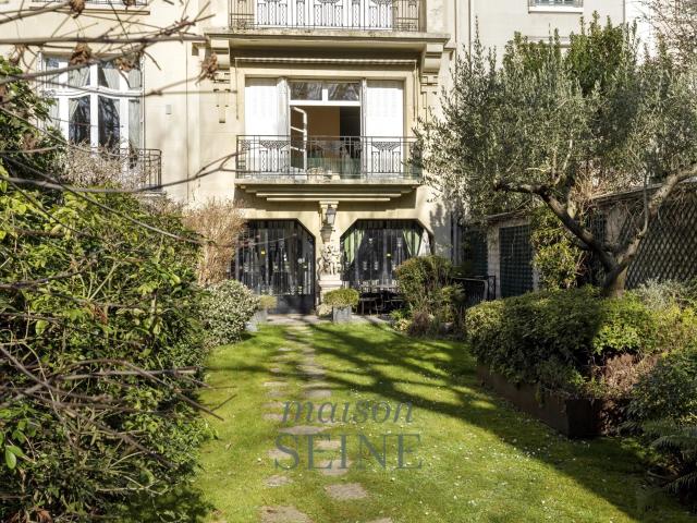 Maison 10 pièces 374 m²