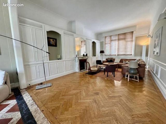 Maison 10 pièces 374 m²