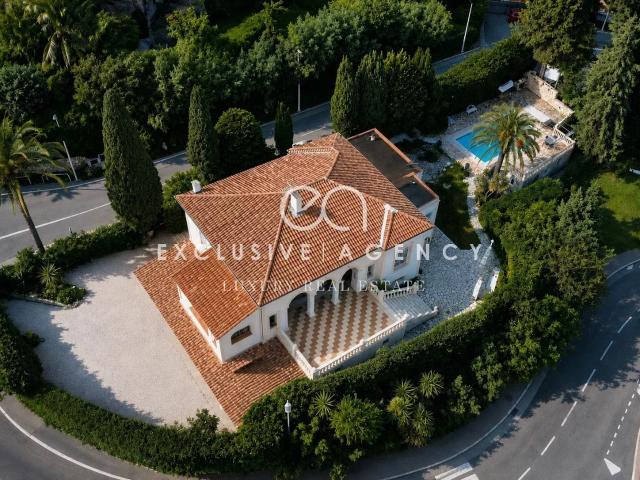 Maison 10 pièces 375 m²