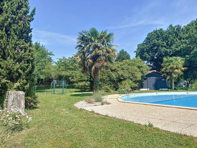 Maison 10 pièces 375 m²