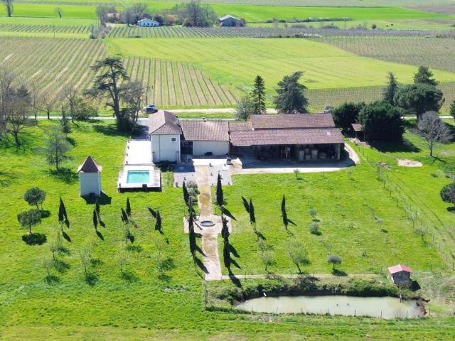 Maison 10 pièces 375 m²