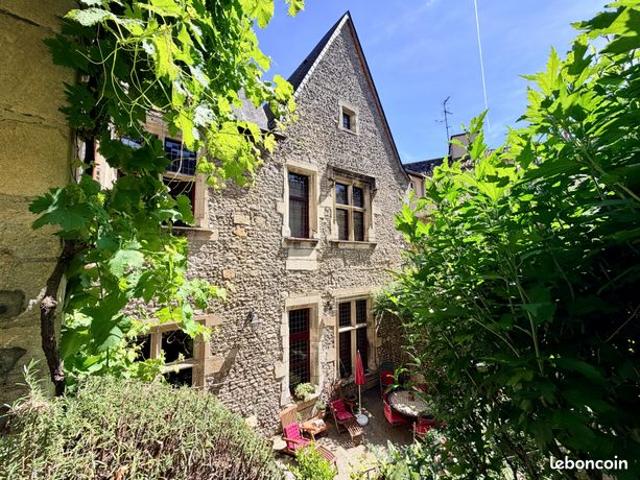 Maison 10 pièces 375 m²