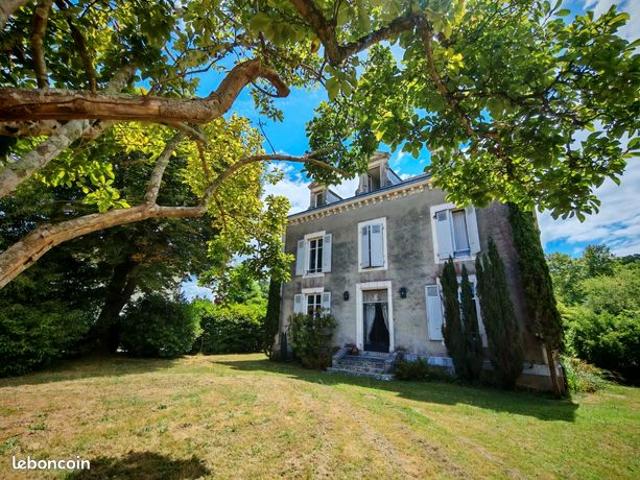 Maison 10 pièces 376 m²