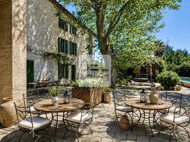 Maison 10 pièces 378 m²