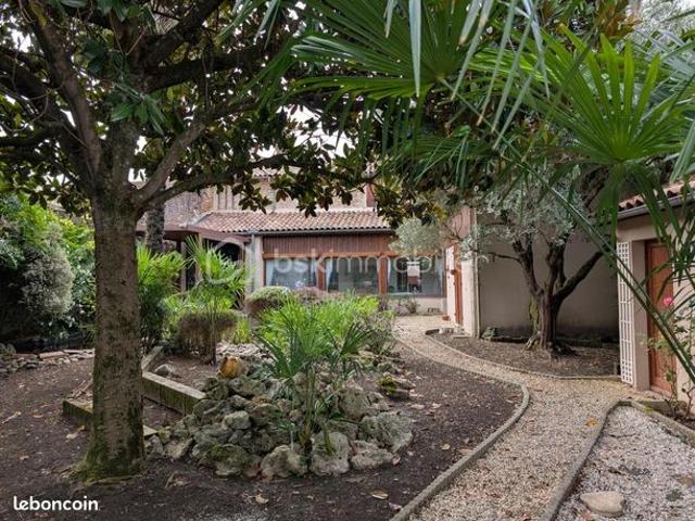 Maison 10 pièces 380 m²