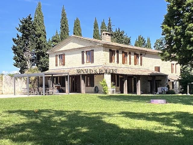 Maison 10 pièces 380 m²