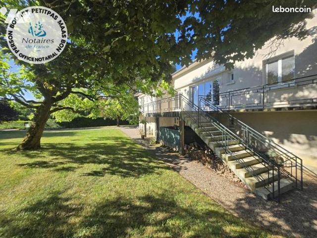 Maison 10 pièces 393 m²