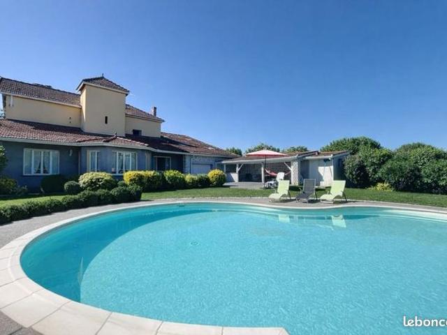Maison 10 pièces 390 m²