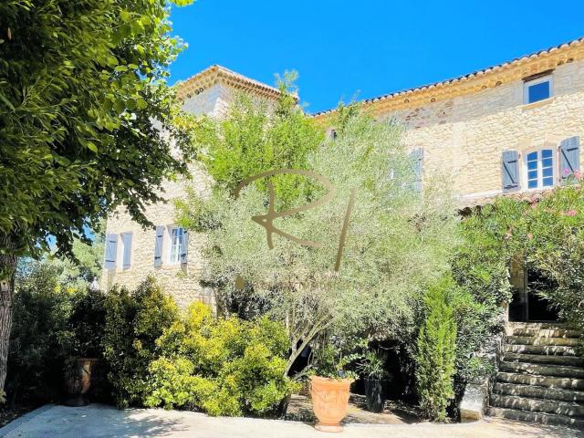 Maison 10 pièces 390 m²