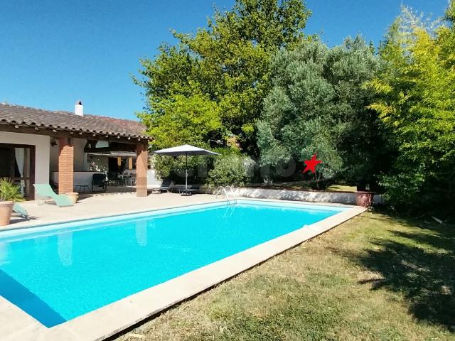 Maison 10 pièces 390 m²