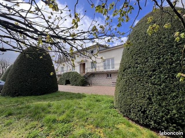 Maison 10 pièces 390 m²