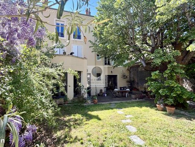 Maison 10 pièces 303 m²