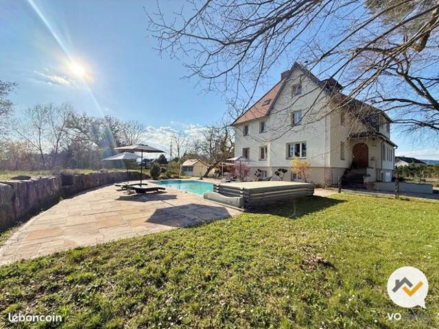 Maison 10 pièces 303 m²