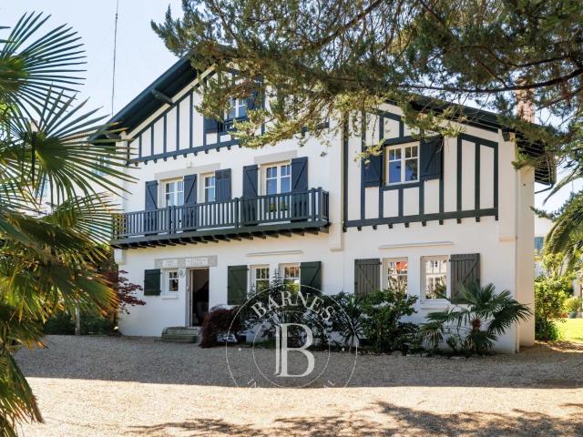 Maison 10 pièces 300 m²