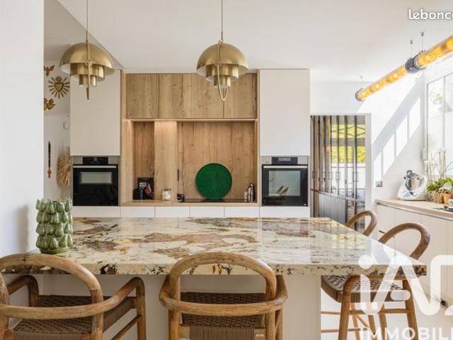 Maison 10 pièces 300 m²