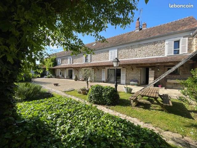 Maison 10 pièces 300 m²
