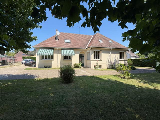 Maison 10 pièces 300 m²